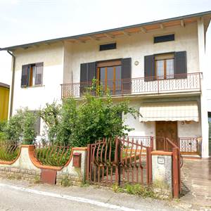 Villa Bifamiliare In Vendita a Pistoia