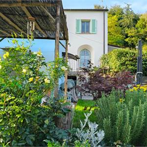 Casa singola In Vendita a Pistoia